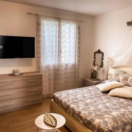 Forni Apartment